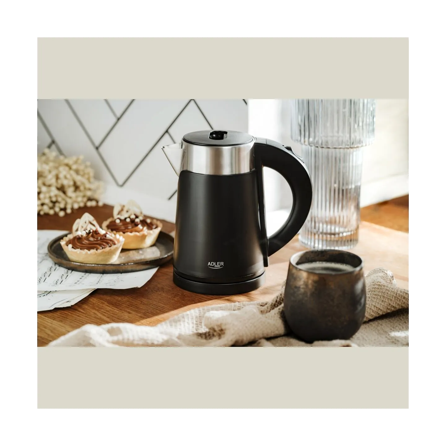 Adler | Kettle | AD 1372 | Electric | 800 W | 0.6 L | Plastic/Stainless steel | 360° rotational base | Black