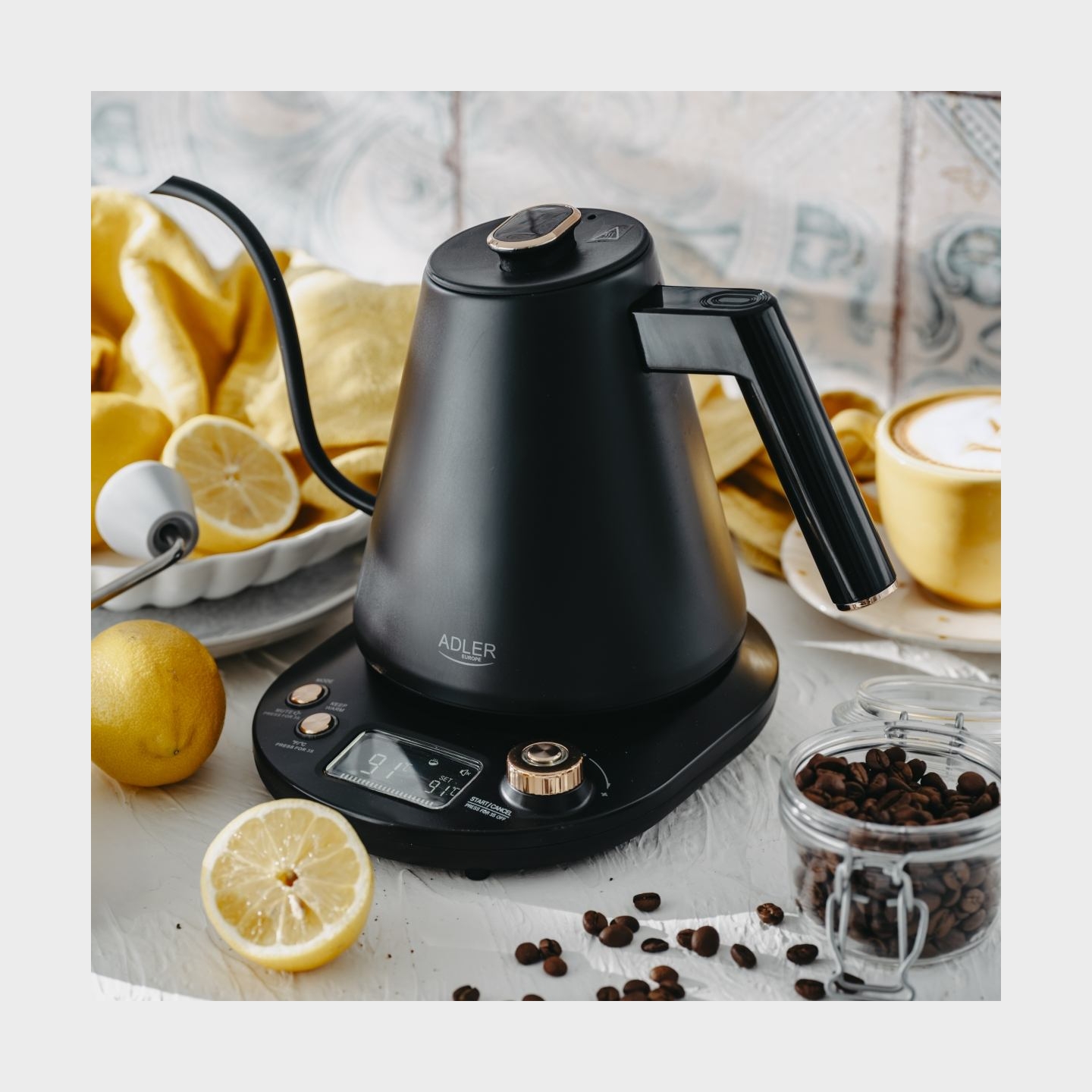 Adler Kettle | AD 1349 | Electric | 1100 W | 1 L | Stainless steel | 360° rotational base | Black/Gold