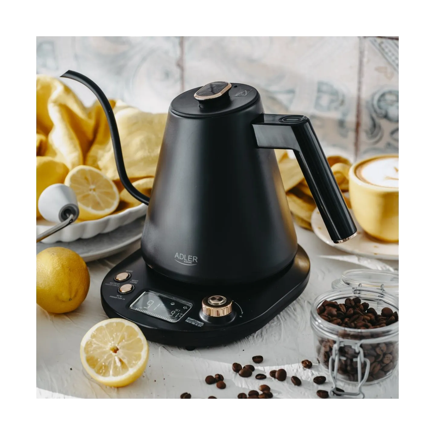 Adler Kettle | AD 1349 | Electric | 1100 W | 1 L | Stainless steel | 360° rotational base | Black/Gold
