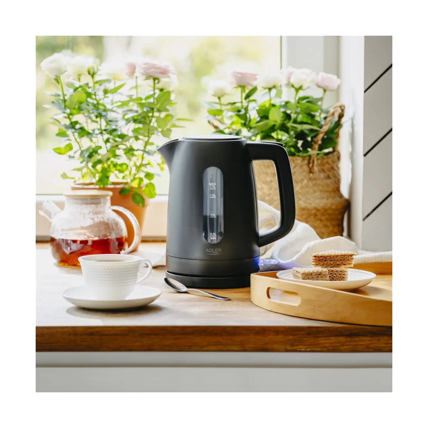 Adler Kettle | AD 1379b | Electric | 2200 W | 1.7 L | Polypropylene | 360° rotational base | Black