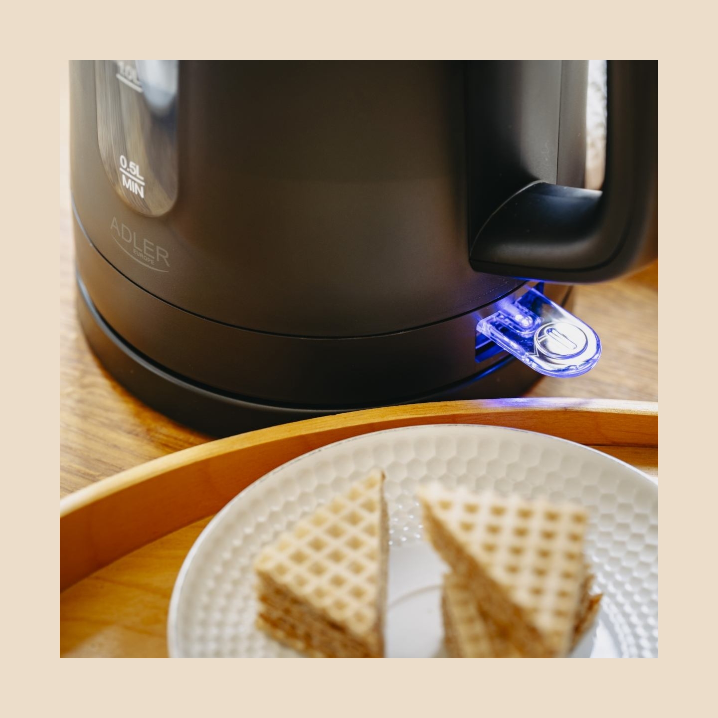 Adler Kettle | AD 1379b | Electric | 2200 W | 1.7 L | Polypropylene | 360° rotational base | Black
