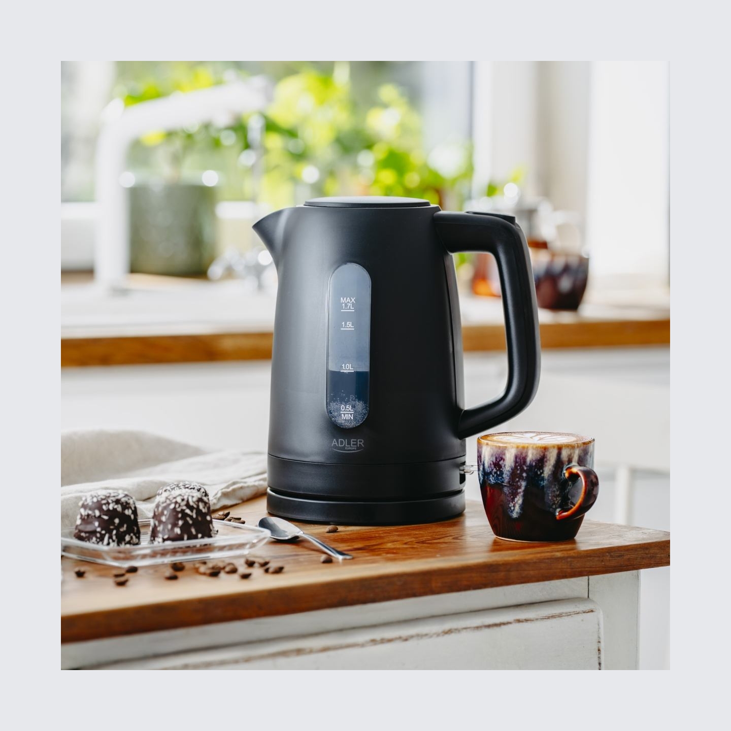 Adler Kettle | AD 1379b | Electric | 2200 W | 1.7 L | Polypropylene | 360° rotational base | Black