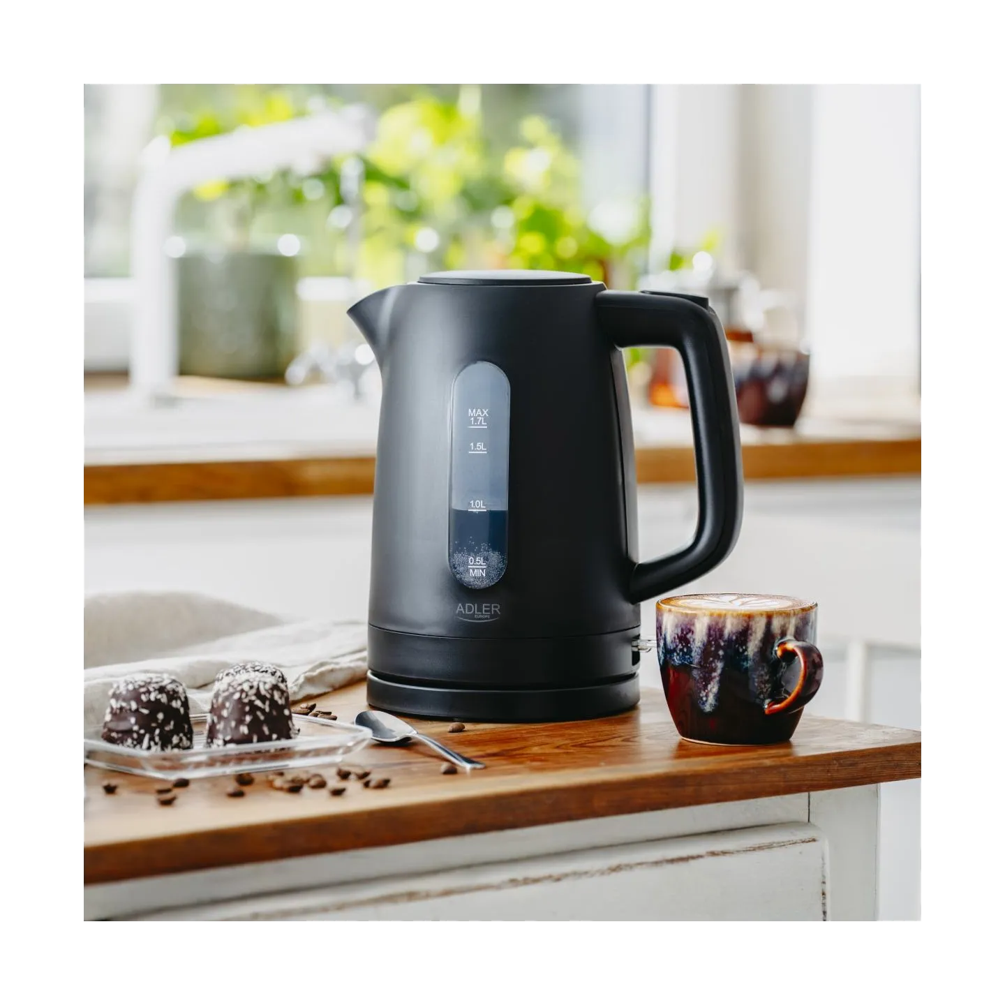 Adler Kettle | AD 1379b | Electric | 2200 W | 1.7 L | Polypropylene | 360° rotational base | Black