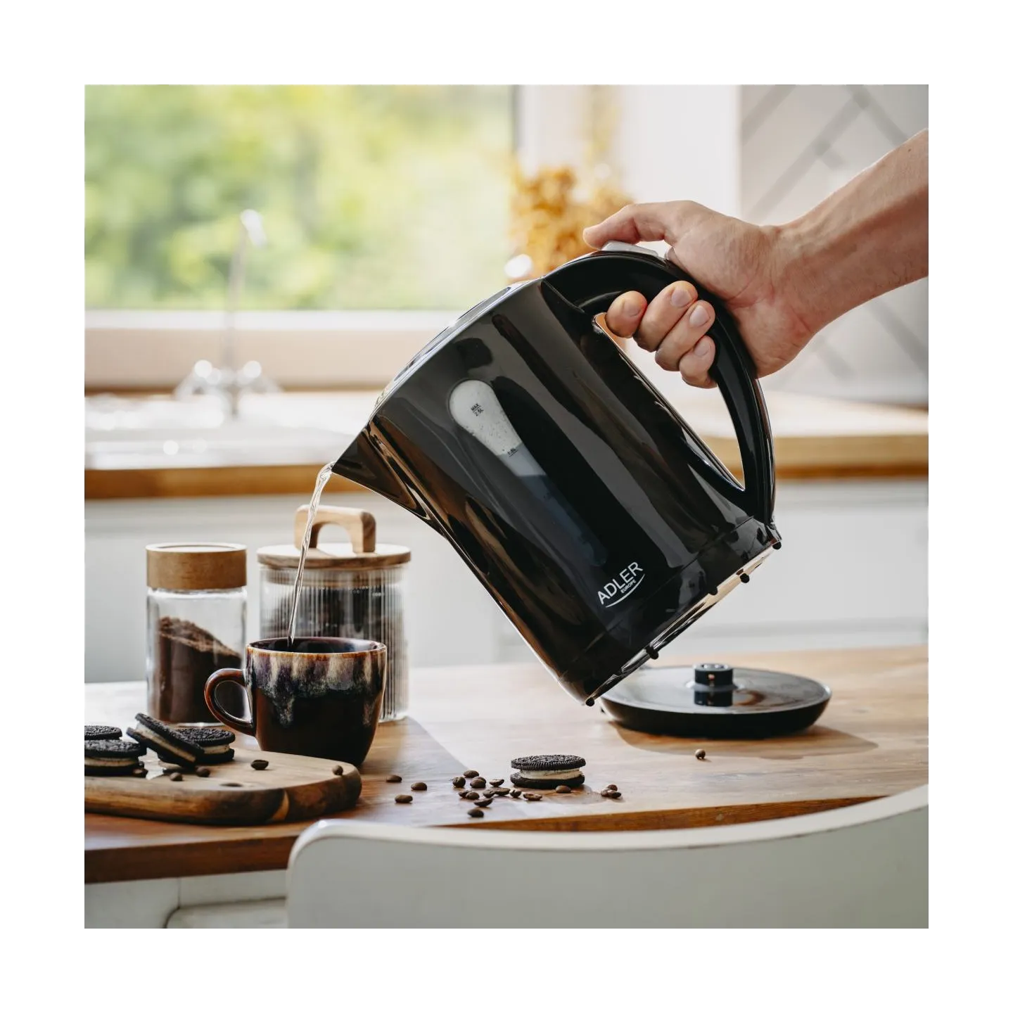 Adler Kettle | AD 1244 | Electric | 1850 W | 2.5 L | Plastic | 360° rotational base | Black