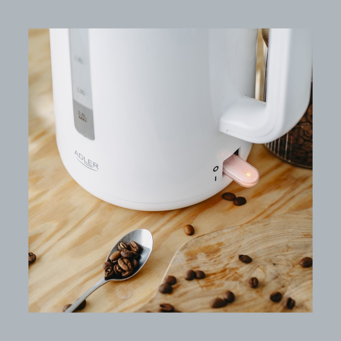 Adler Kettle | AD 1386 | Electric | 1850 W | 2.2 L | Plastic | 360° rotational base | White