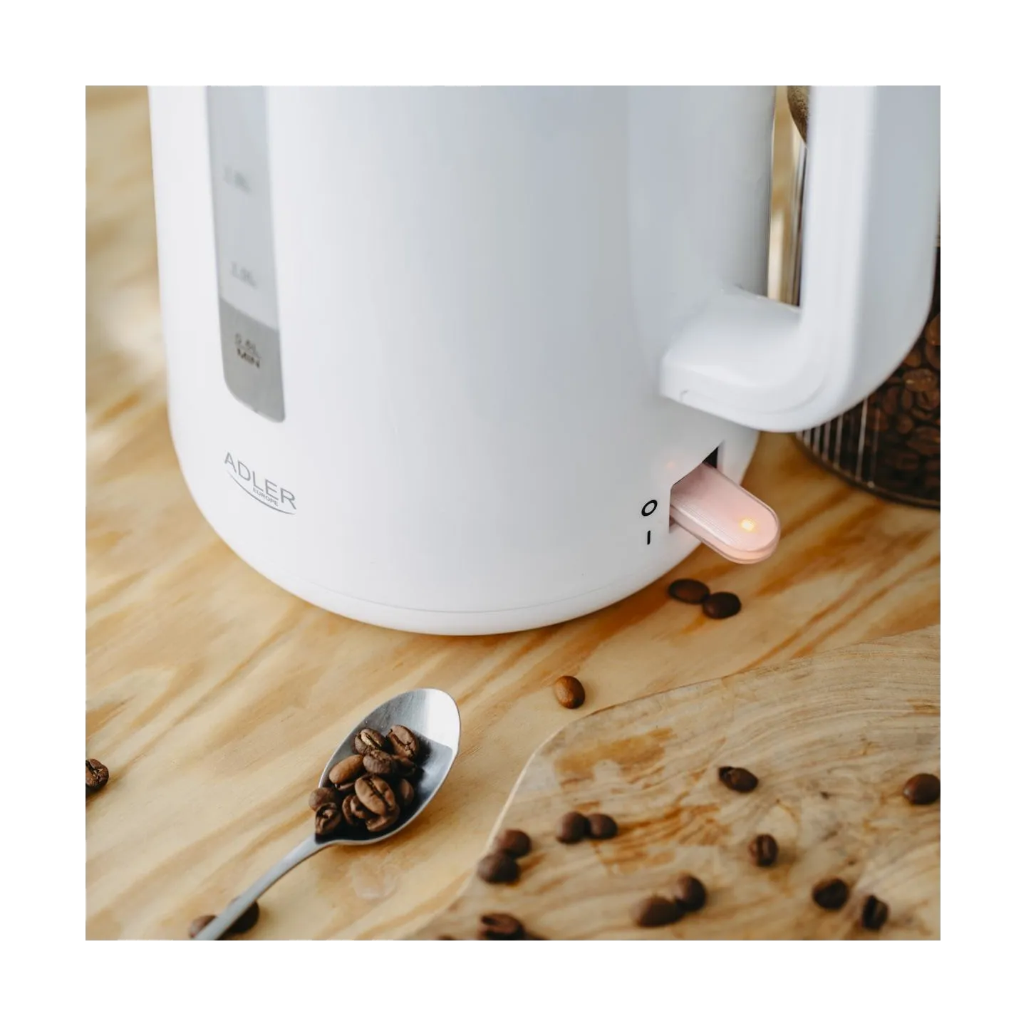 Adler Kettle | AD 1386 | Electric | 1850 W | 2.2 L | Plastic | 360° rotational base | White