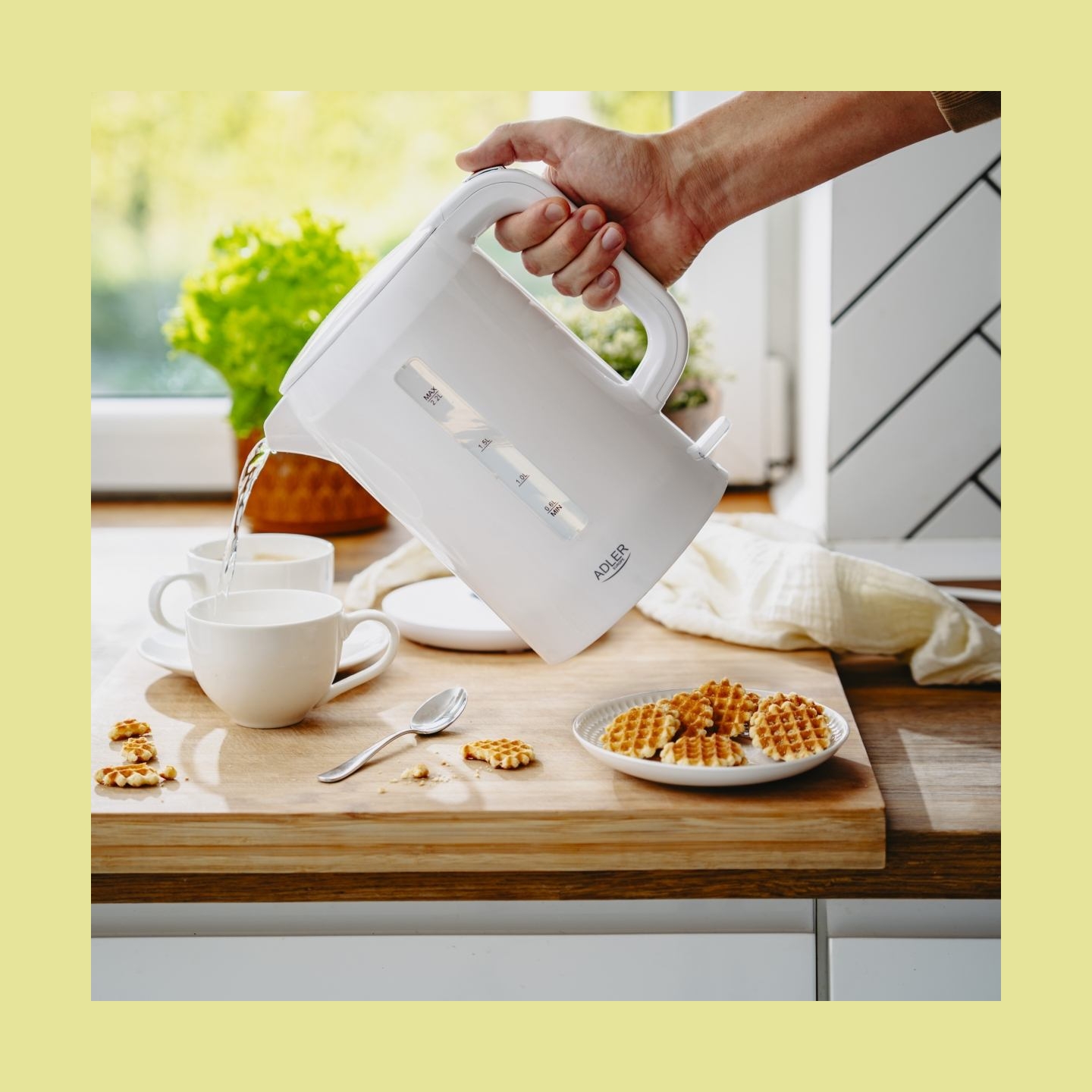 Adler Kettle | AD 1386 | Electric | 1850 W | 2.2 L | Plastic | 360° rotational base | White