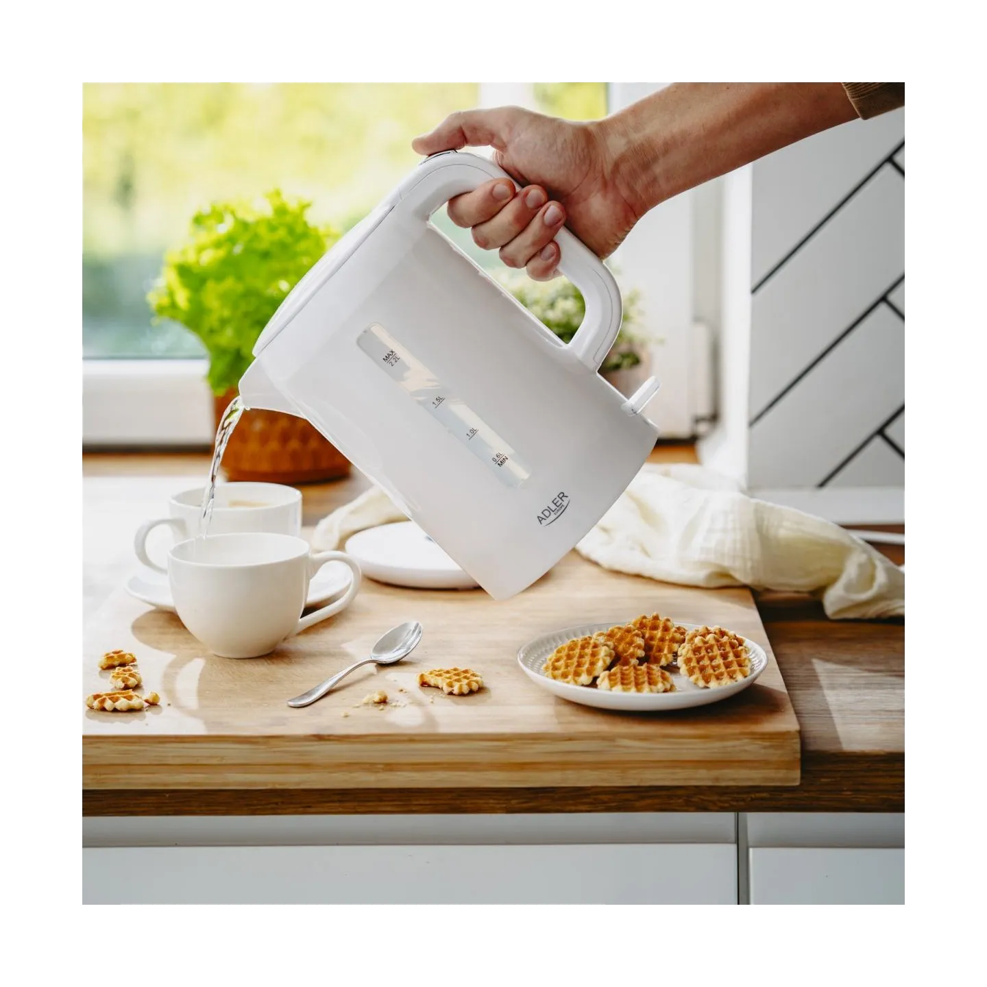 Adler Kettle | AD 1386 | Electric | 1850 W | 2.2 L | Plastic | 360° rotational base | White