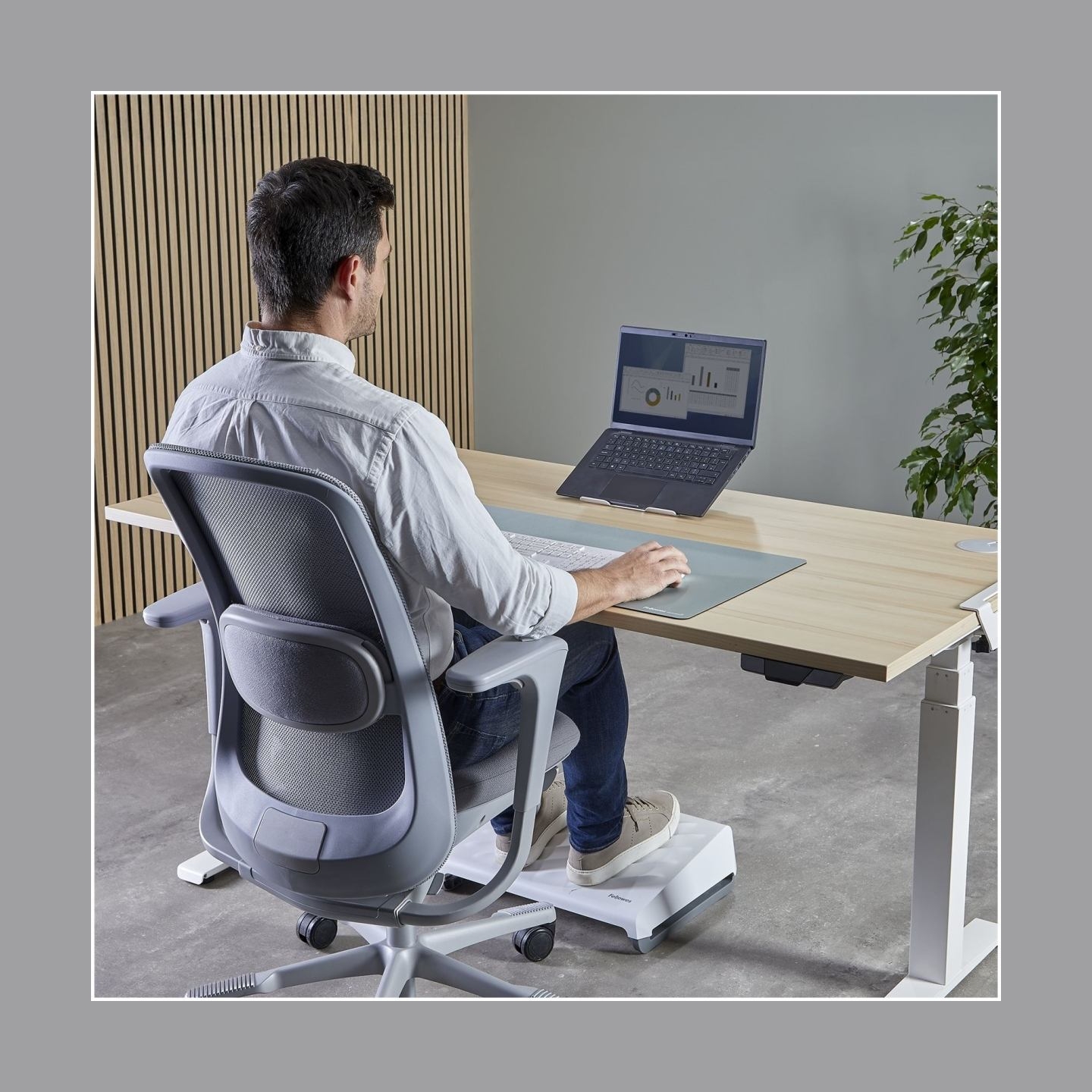Fellowes Alumia Portable Laptop Stand | 15 " | Laptop Stand | Silver