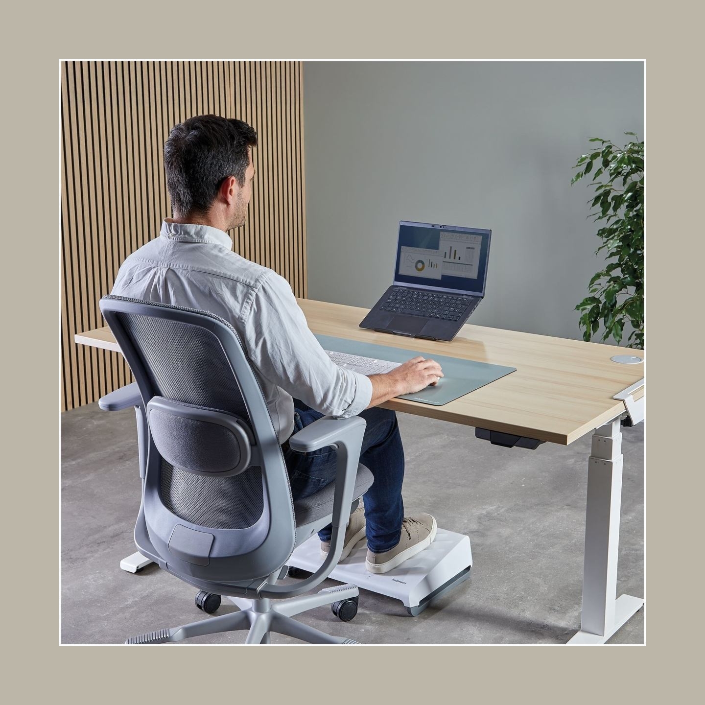 Fellowes Alumia Portable Laptop Stand | 15 " | Laptop Stand | Black