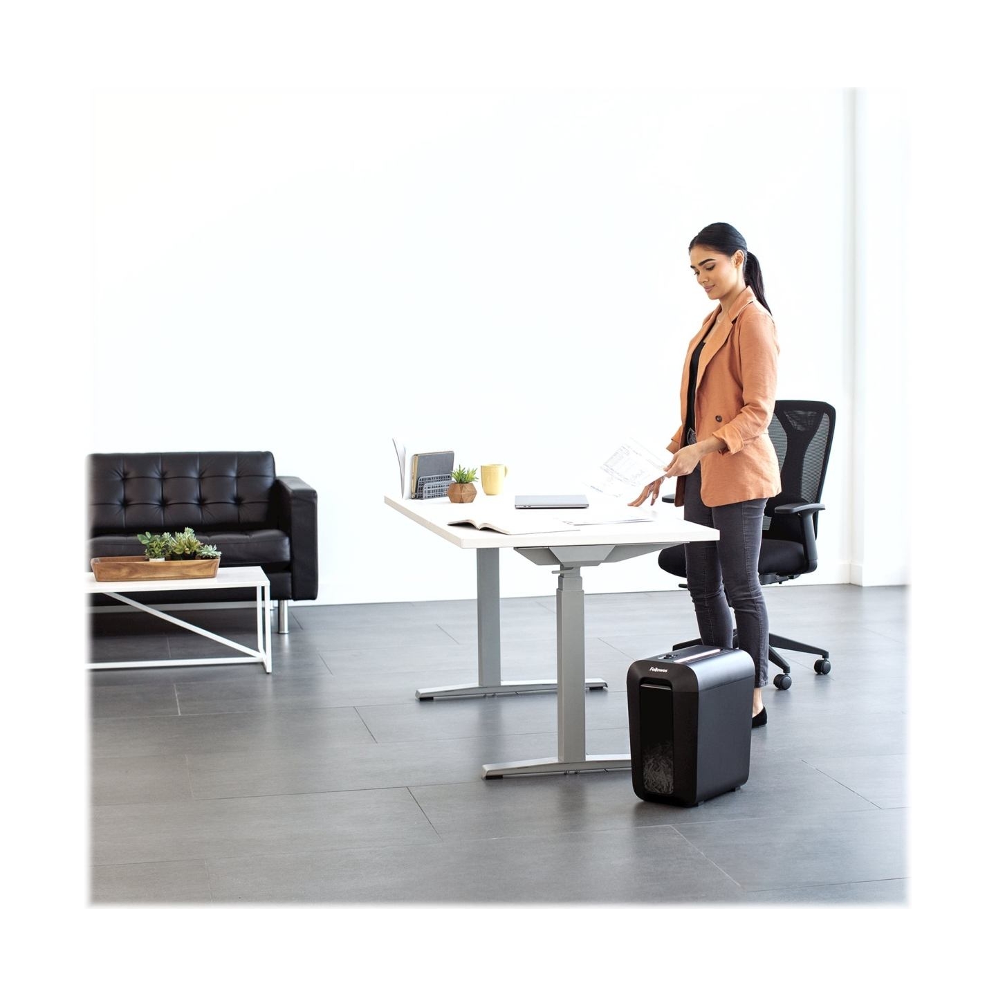 Fellowes Cross-Cut | LX65 | Black | Paper shredding | Credit cards shredding | Traditional