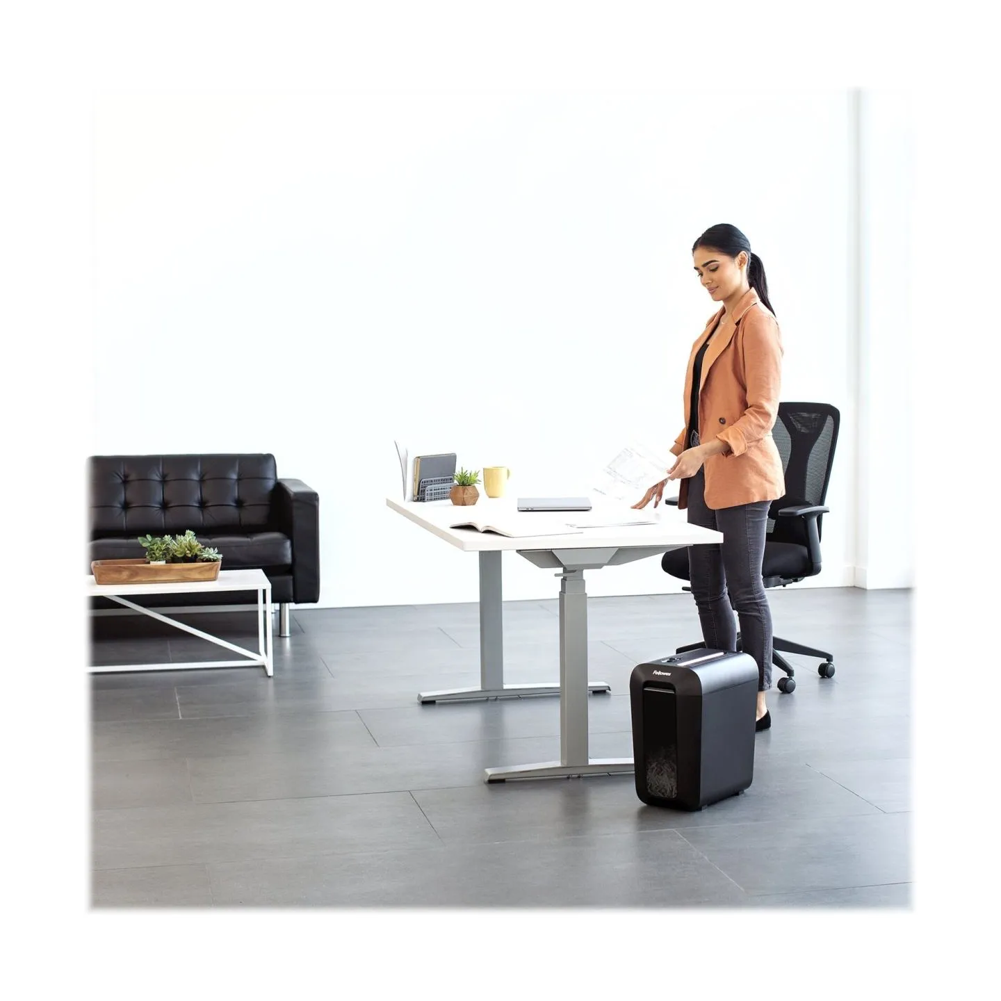 Fellowes Cross-Cut | LX65 | Black | Paper shredding | Credit cards shredding | Traditional