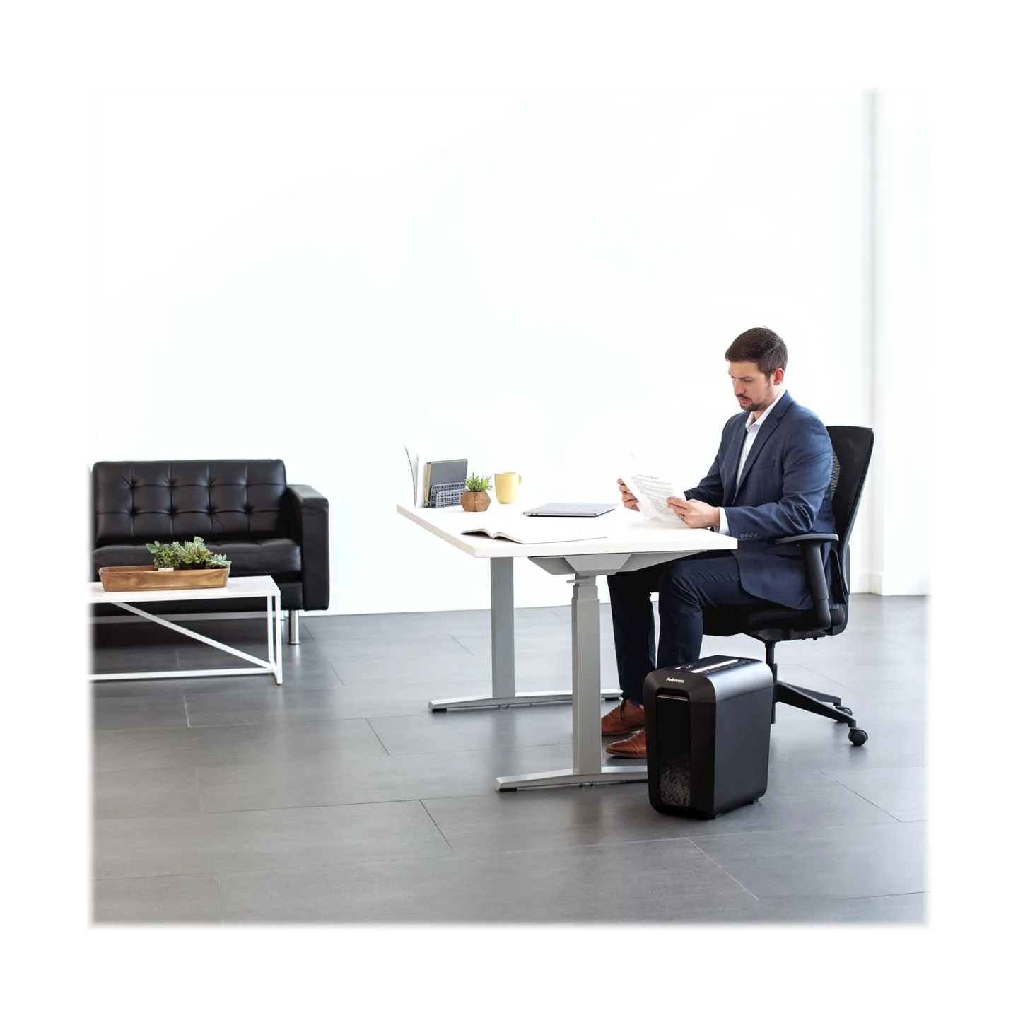 Fellowes Cross-Cut | LX65 | Black | Paper shredding | Credit cards shredding | Traditional