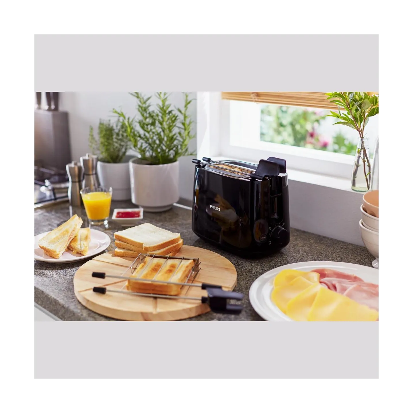 Philips Daily Collection Toaster HD2583/90, Plastic, 2-slot, bun warmer, sandwich rack, black / HD2583/90