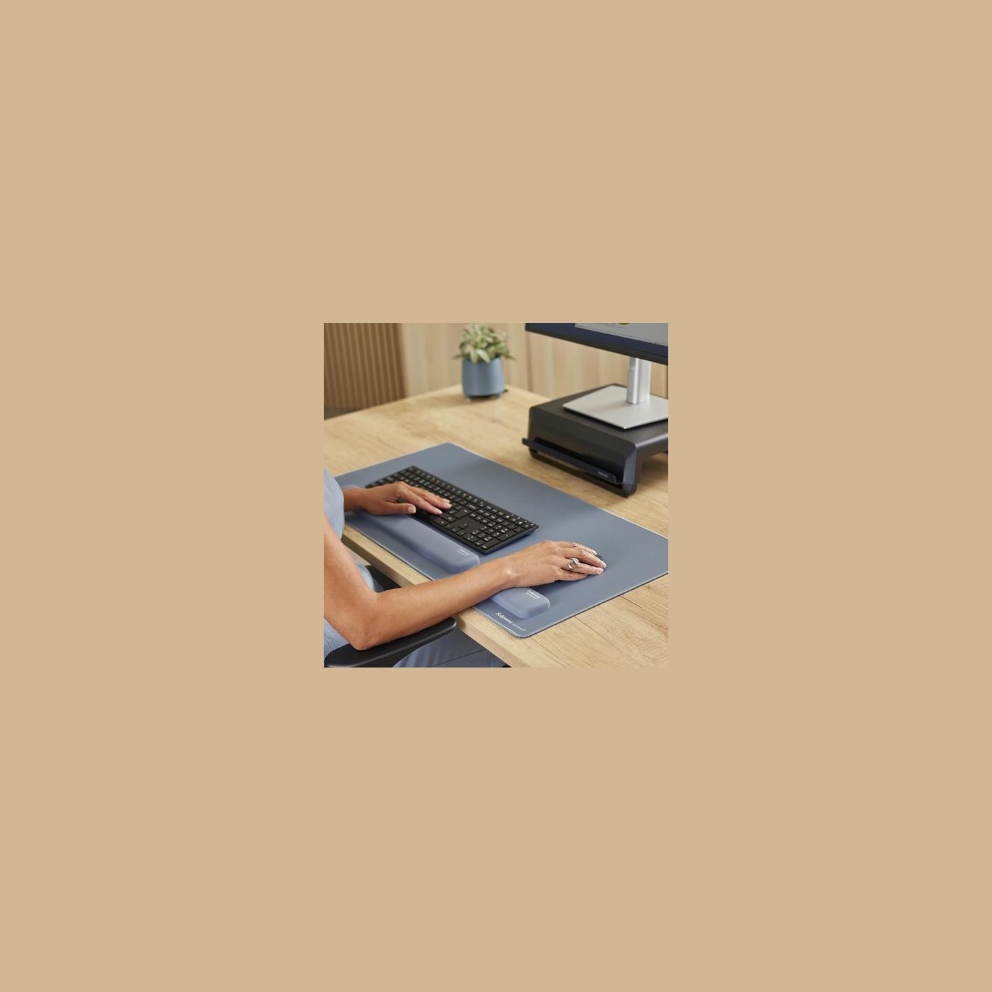 Fellowes | Breyta Palm Wrist Rest | Marine