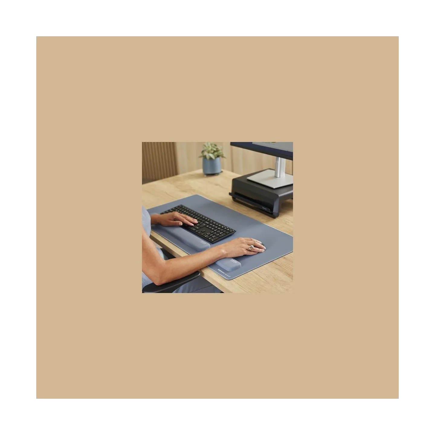 Fellowes | Breyta Palm Wrist Rest | Marine