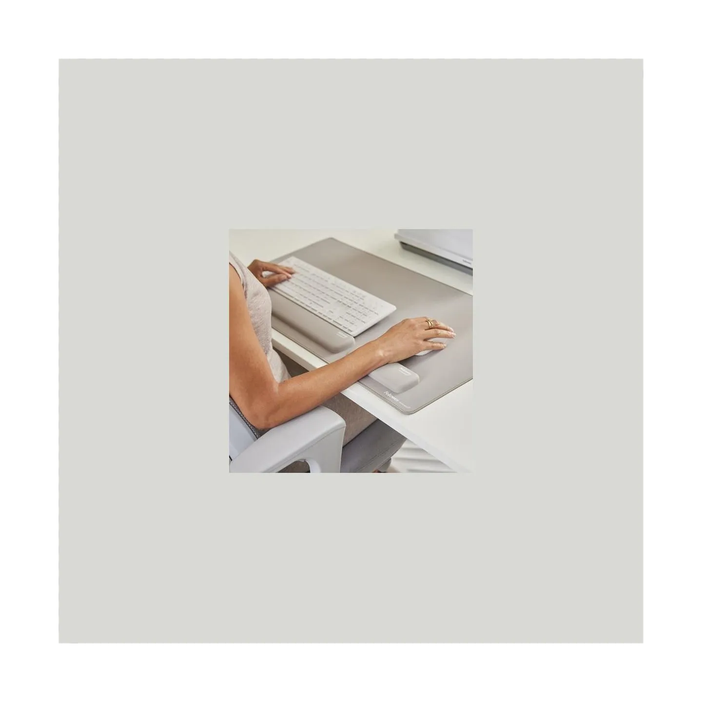 Fellowes | Breyta Palm Wrist Rest | Sand