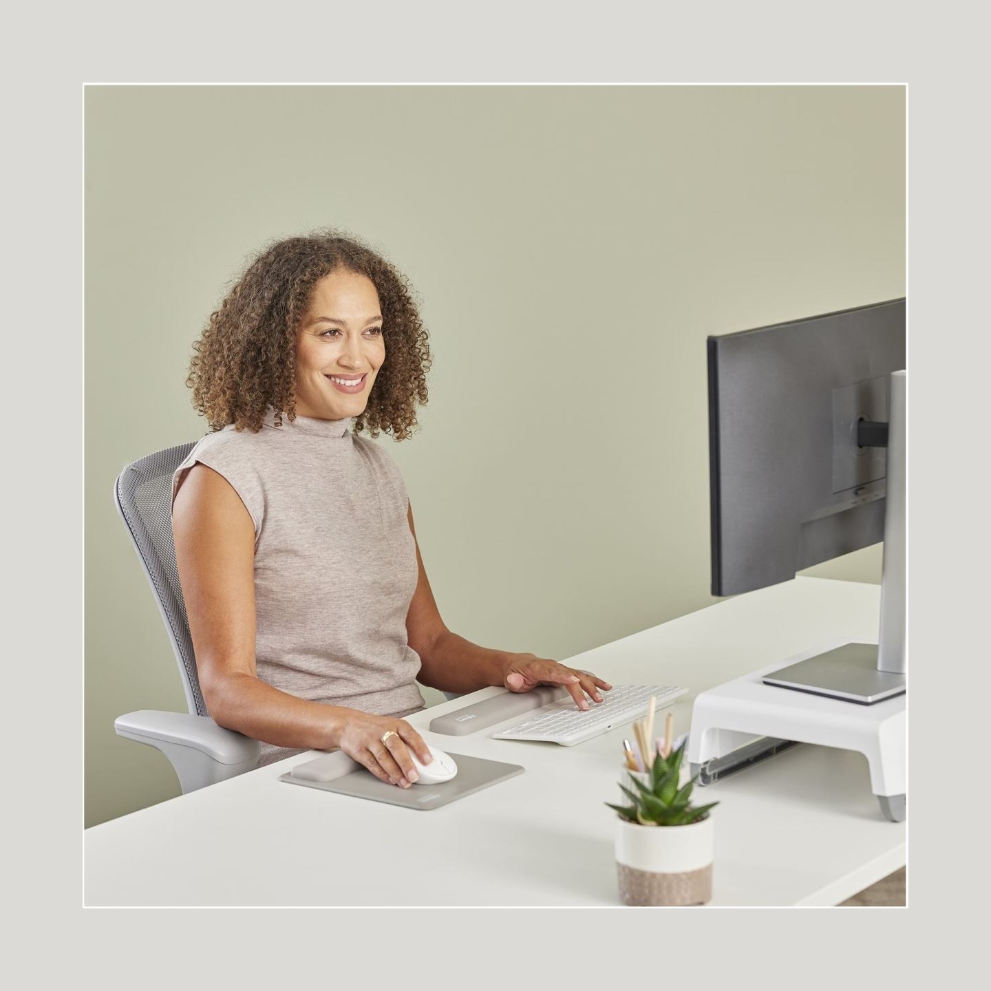 Fellowes | Breyta Compact Keyboard (TKL) Wrist Rest | Sand