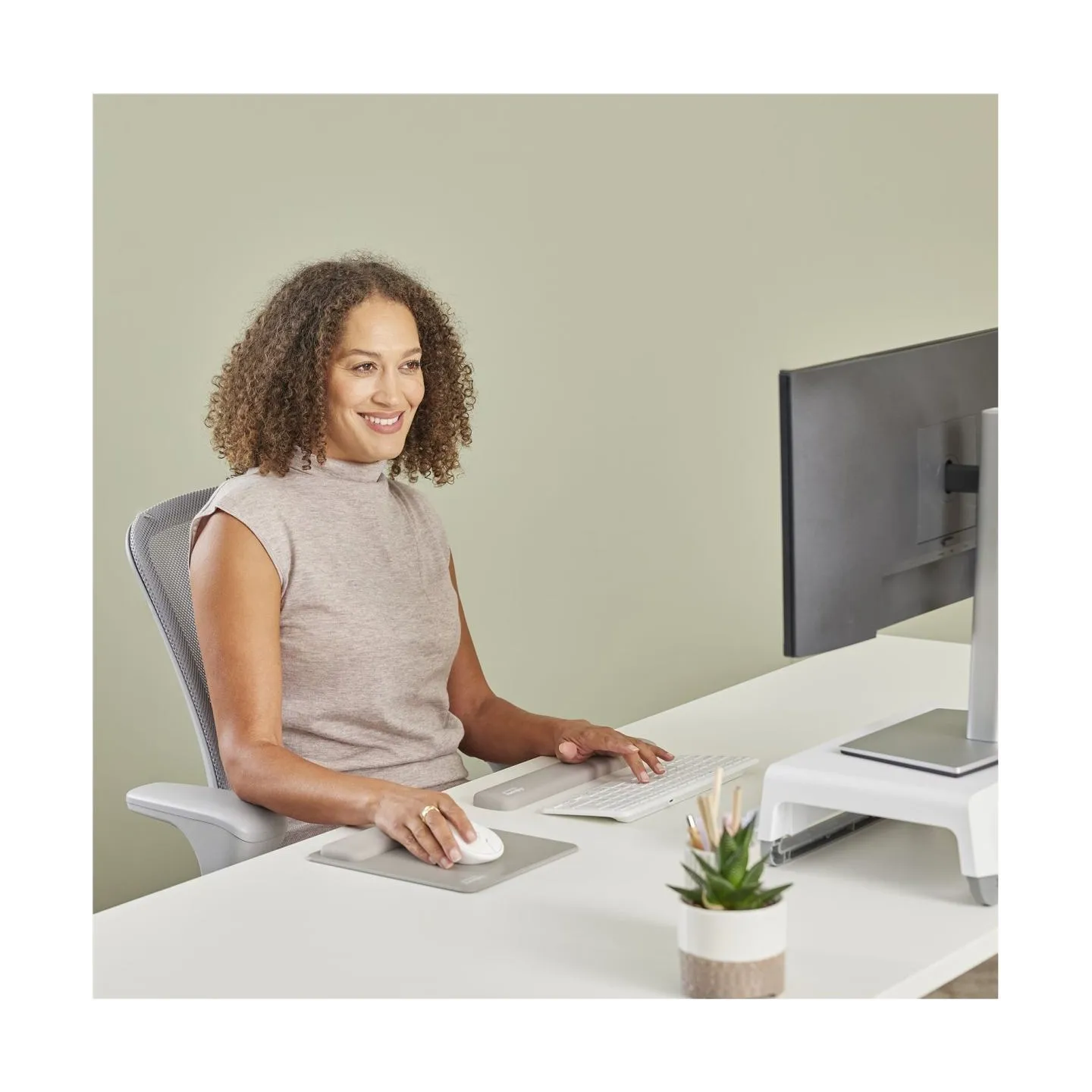 Fellowes | Breyta Compact Keyboard (TKL) Wrist Rest | Sand