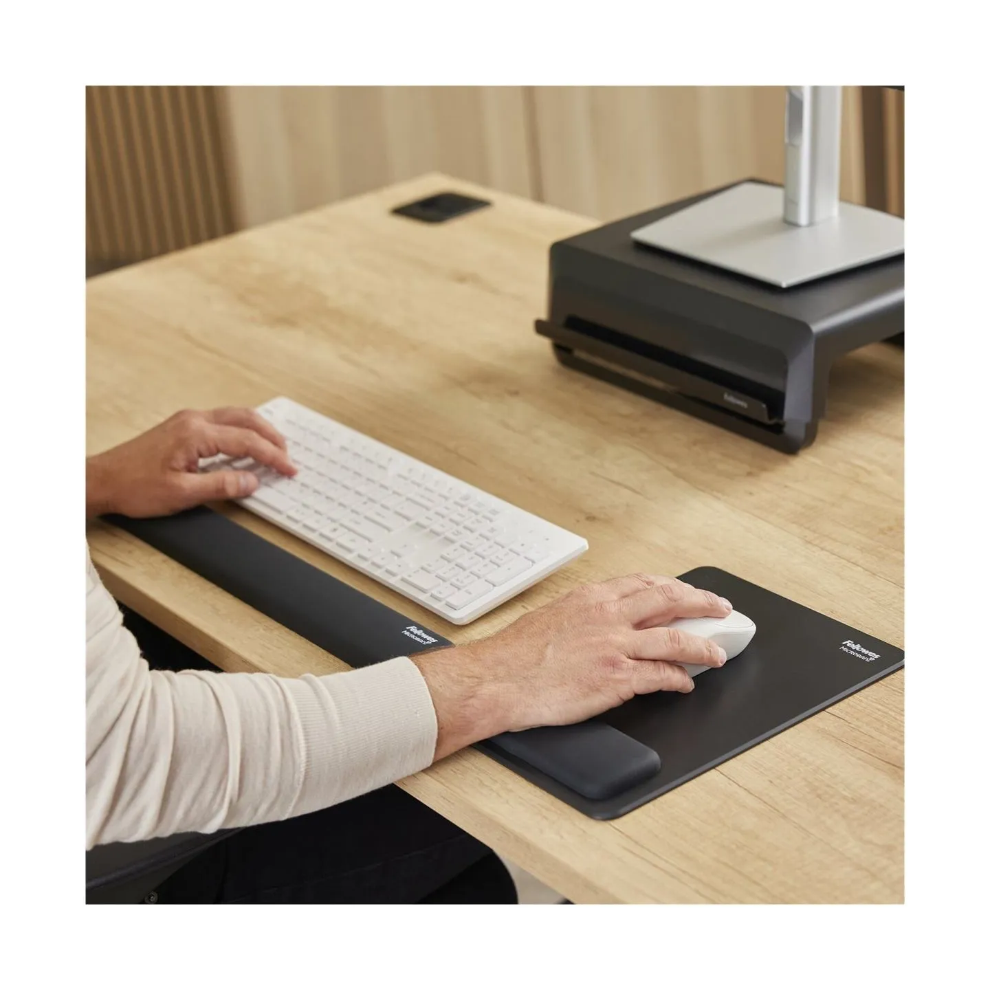 Fellowes | Breyta Keyboard Wrist Rest | Black