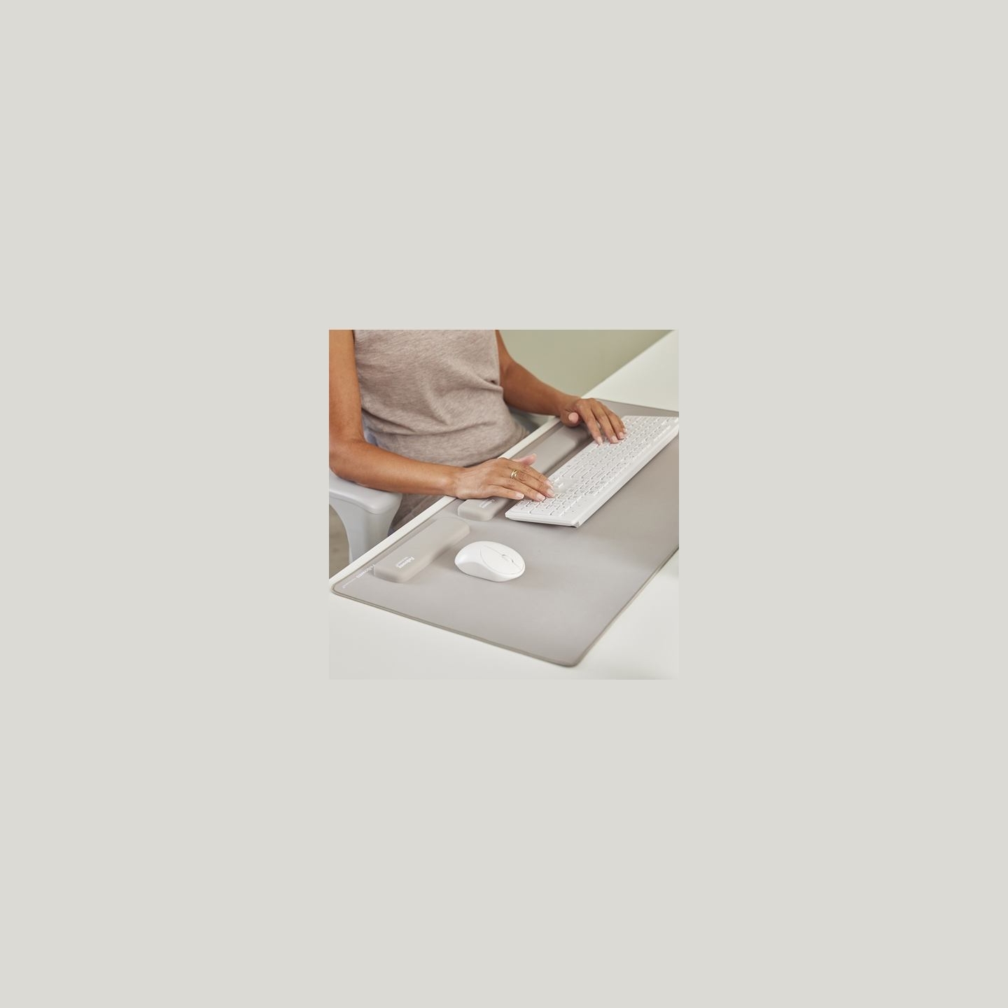 Fellowes | Breyta Keyboard Wrist Rest | Sand