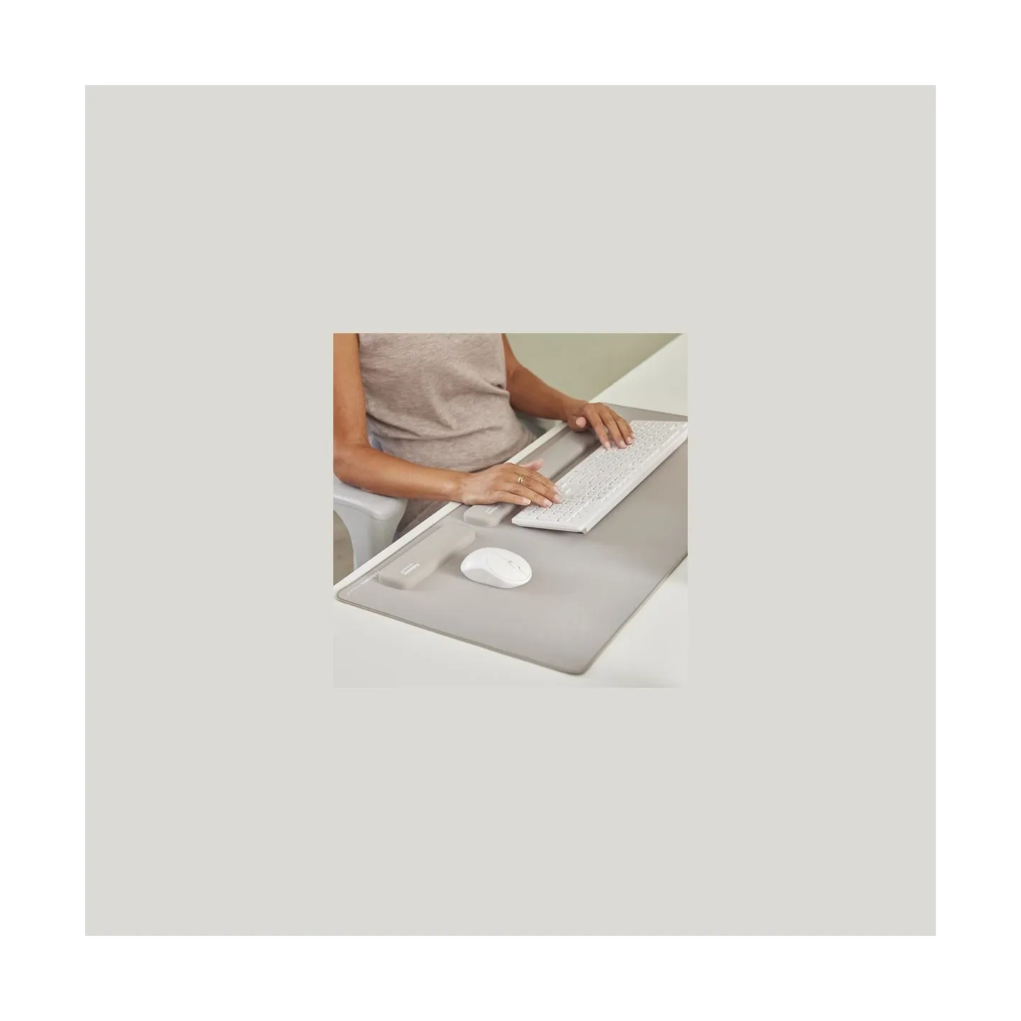 Fellowes | Breyta Keyboard Wrist Rest | Sand