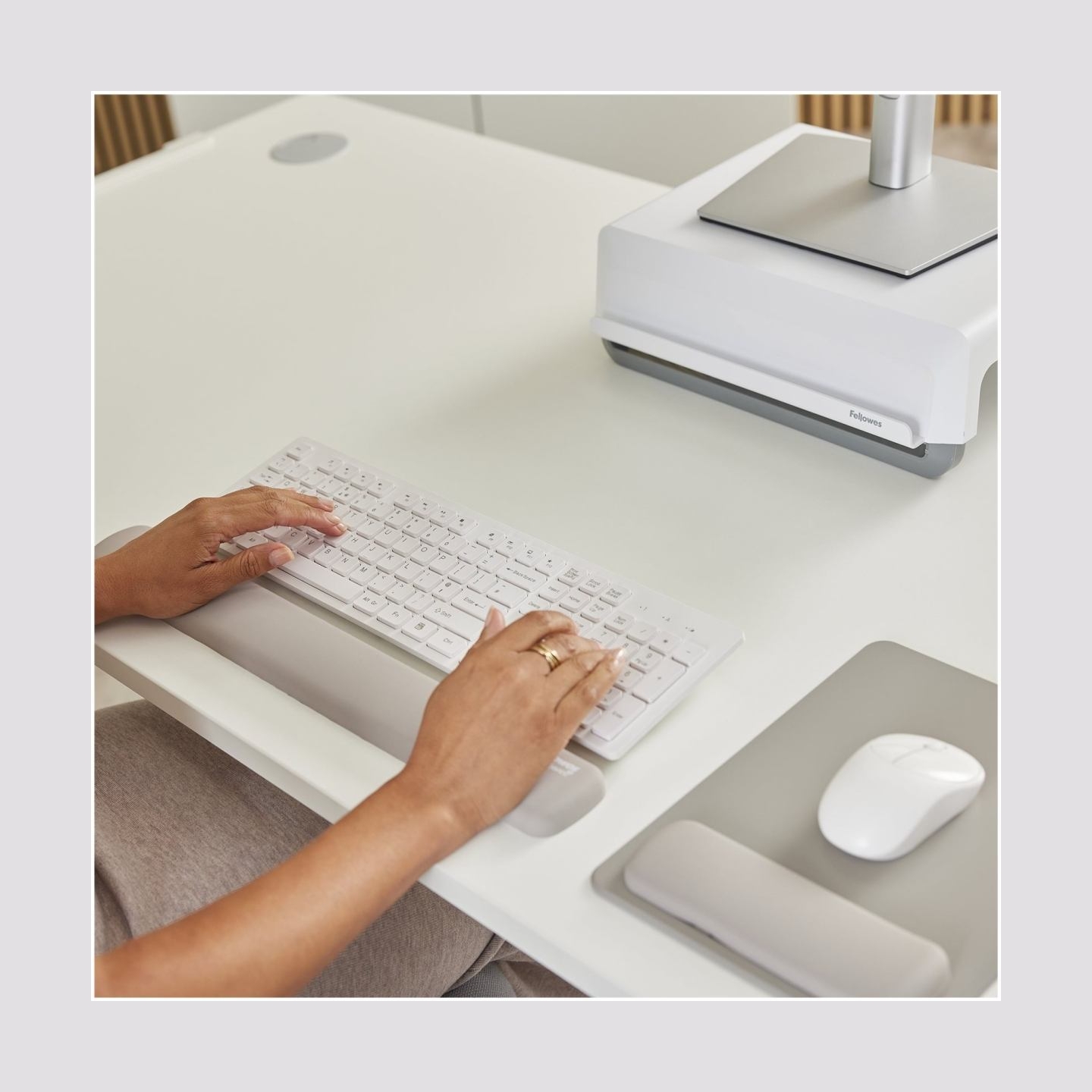 Fellowes | Breyta Keyboard Wrist Rest | Sand