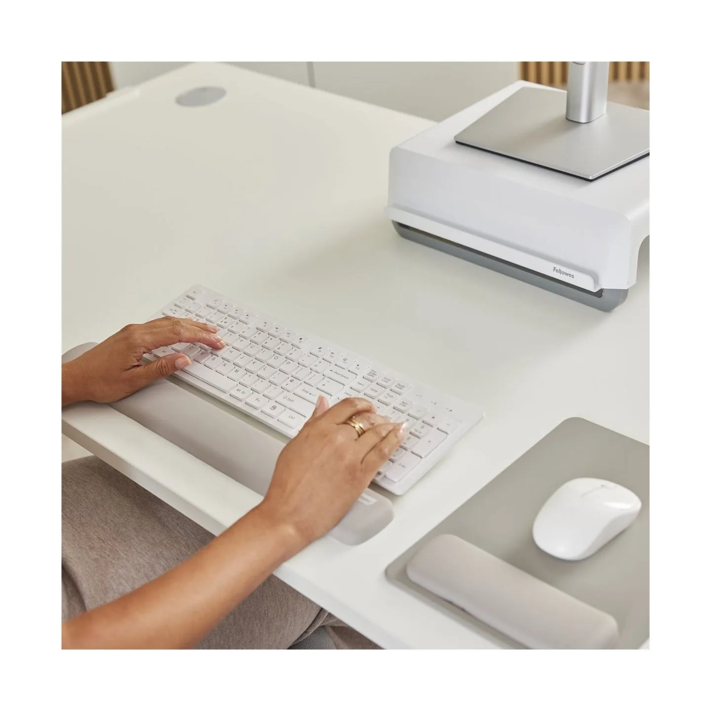 Fellowes | Breyta Keyboard Wrist Rest | Sand